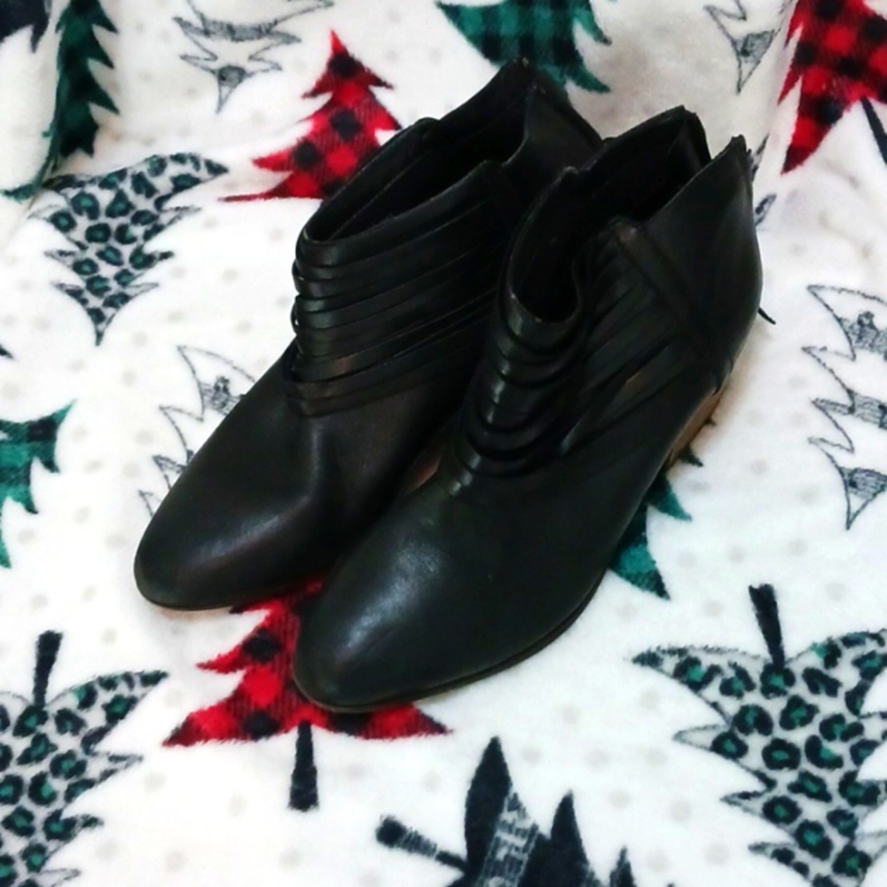 Black stylish boots to go with anything